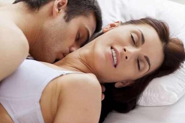 οικειότητα και απόρριψη από ένα μέλος ενός άνδρα με σεξουαλική ενθουσιασμό